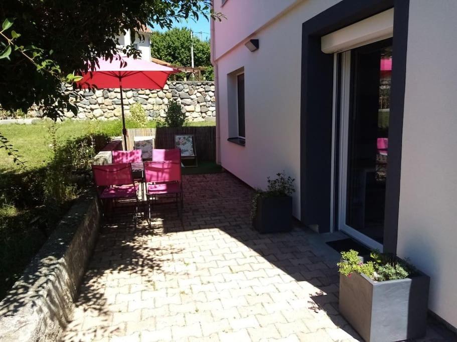 Gite "Le Temps D'Une Pause" Terrasse Et Piscine Coubon Kültér fotó