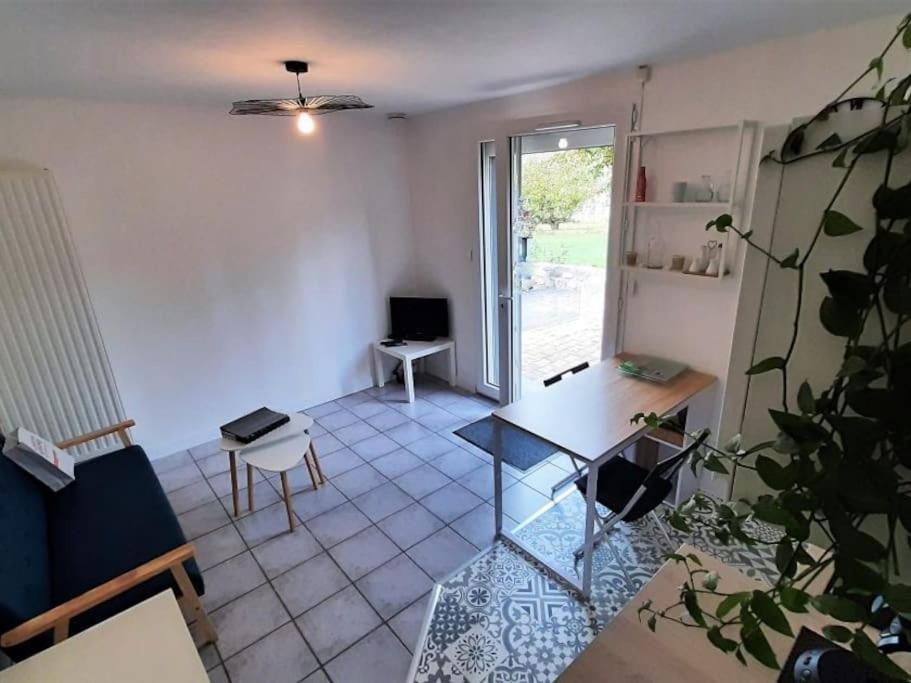 Gite "Le Temps D'Une Pause" Terrasse Et Piscine Coubon Kültér fotó