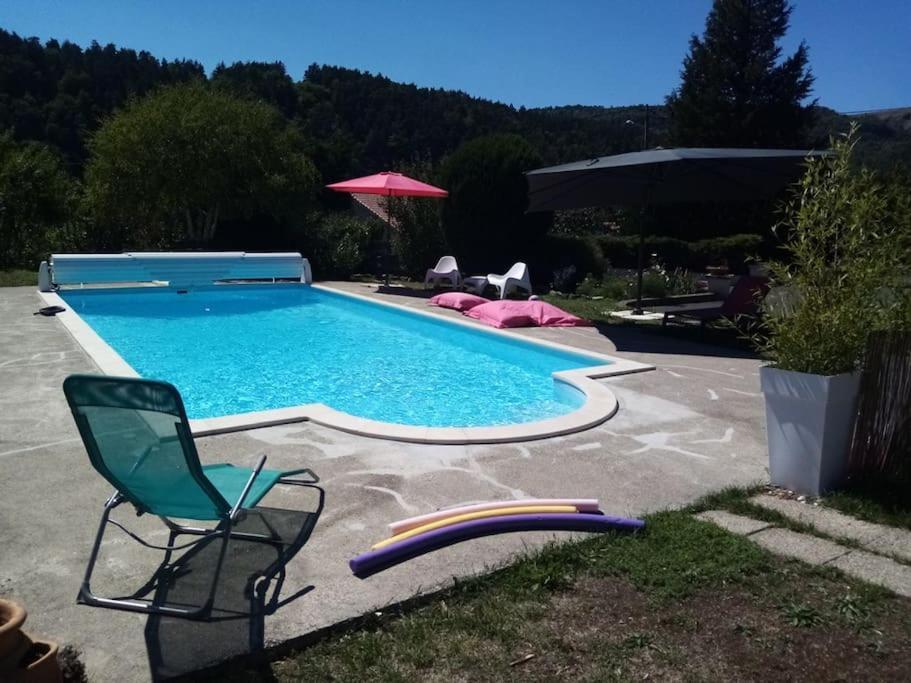 Gite "Le Temps D'Une Pause" Terrasse Et Piscine Coubon Kültér fotó